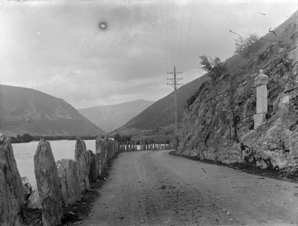 Oppland, Gudbrandsdalen, Otta i Sel. Monument over slaget ved Kringen ...