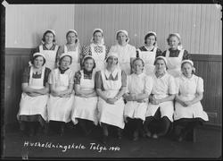 Gruppeportrett fra husmorskolen på Tolga, 1940