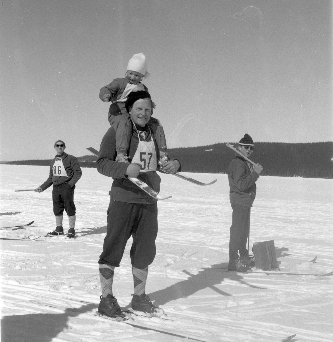 Pilkeskirennet, konkurranse med både skirenn og pilke konkurranse. Moelven. Vinter, snø. Moelven foto 1970. 