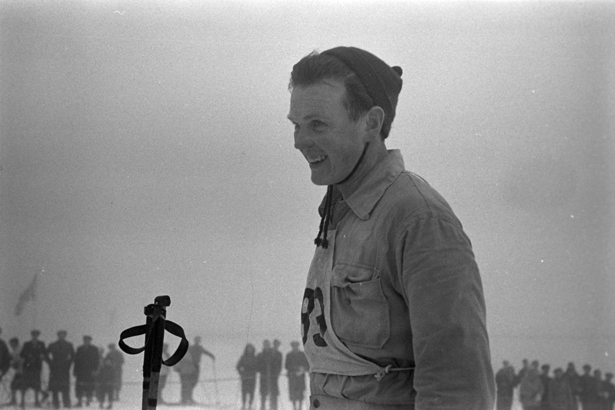Magnar Estenstad. Han ble Norgesmester på fem-mila, 50 km. NM. Norgesmesterskap på ski, langrenn på Høsbjør i Furnes 1949. Skisport. Vinteridrett. Langrennsløper. 
