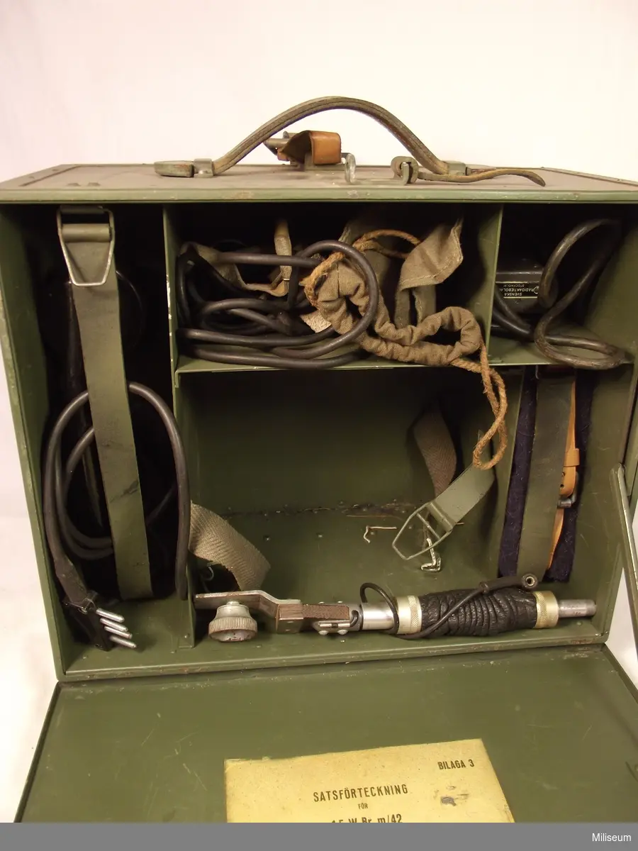 Radiostation m/1942
1,5 watts bärbar.