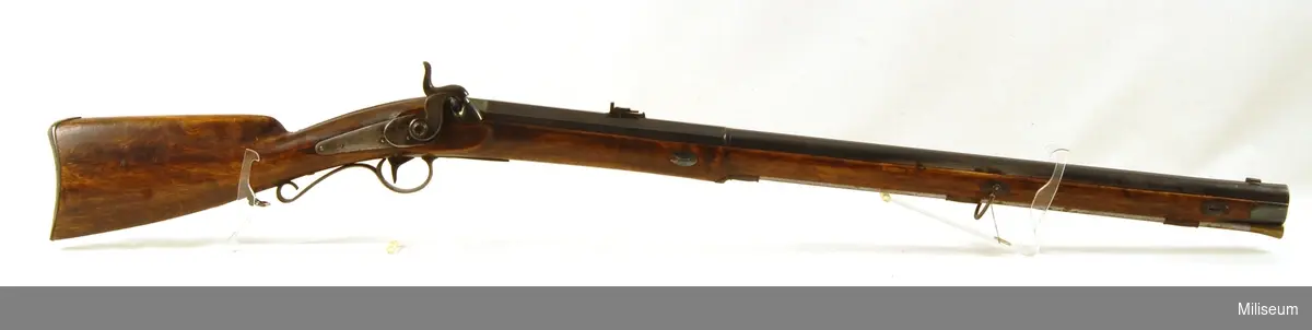 Tappstudsare m/1840-48 för arméns skarpskyttar.
Vapennummer: 653