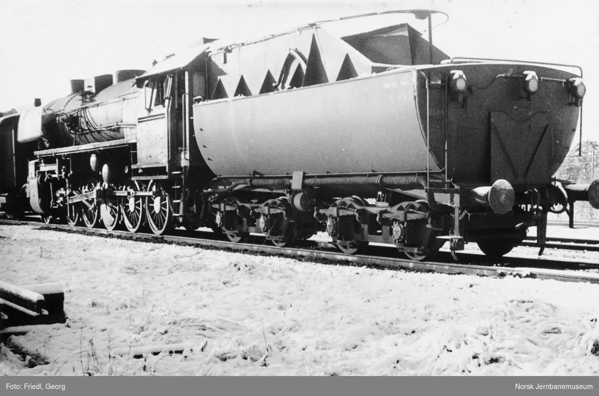 Damplokomotiv type 63a nr. 5397 på Majavatn stasjon