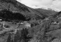 Utsikt fra veien ved Rødstøl skole.