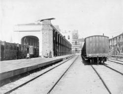 Østbanestasjonen rundt 1879 : utvidelser pågår