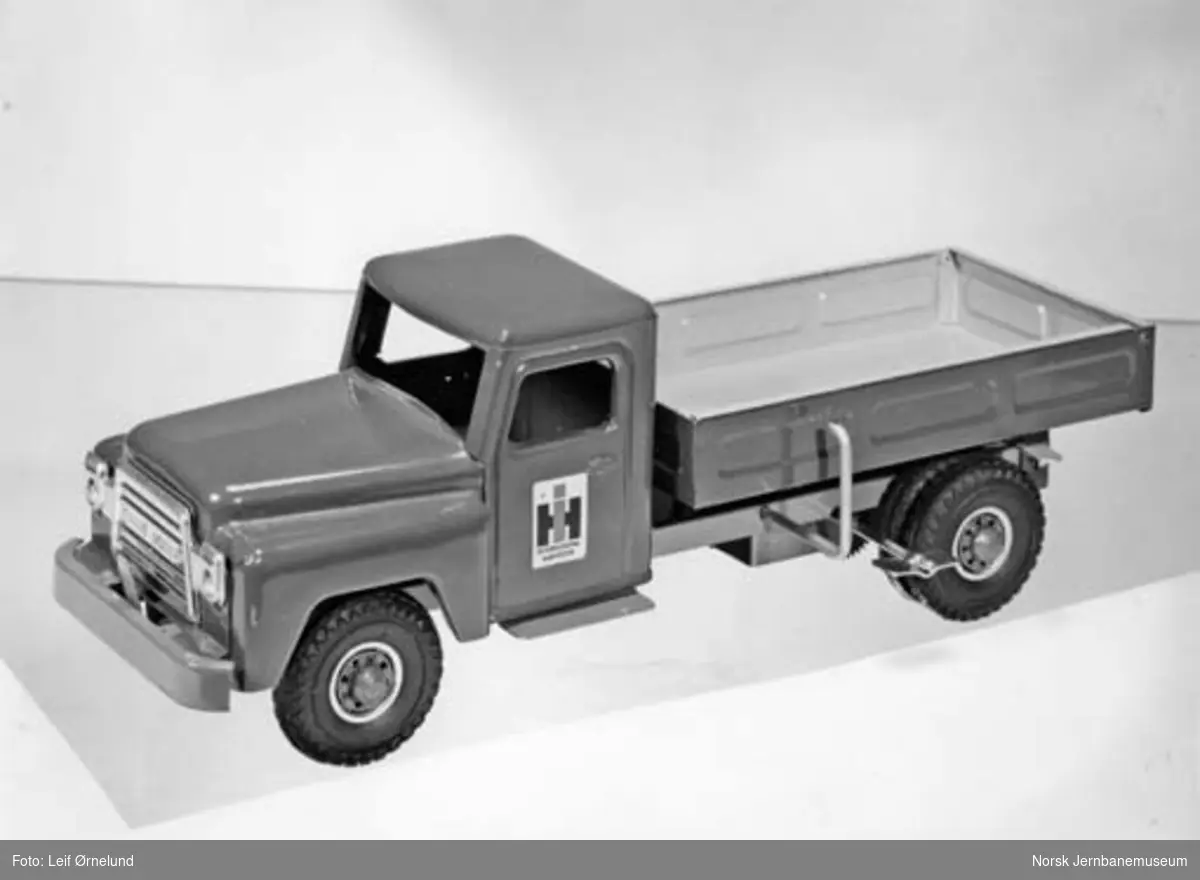 Leke : modell av lastebil