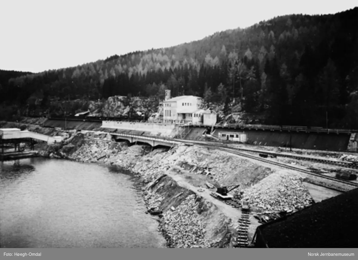 Ilsvika i Trondheim med kislosseanlegget : nybygget bru over stedet hvor det var utrasing i august 1951