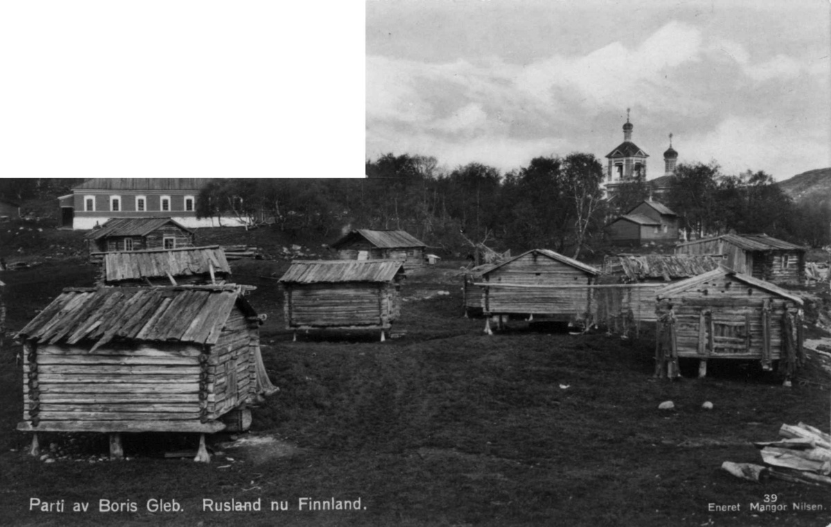 Parti av Boris Gleb, Russland, med stabbur og andre bygninger. Prospektkort fra søstrene Qvigstad til rektor Qvigstad i 1921.