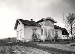 Alna gård, Oslo, Østre Aker. Våningshus med glassveranda.