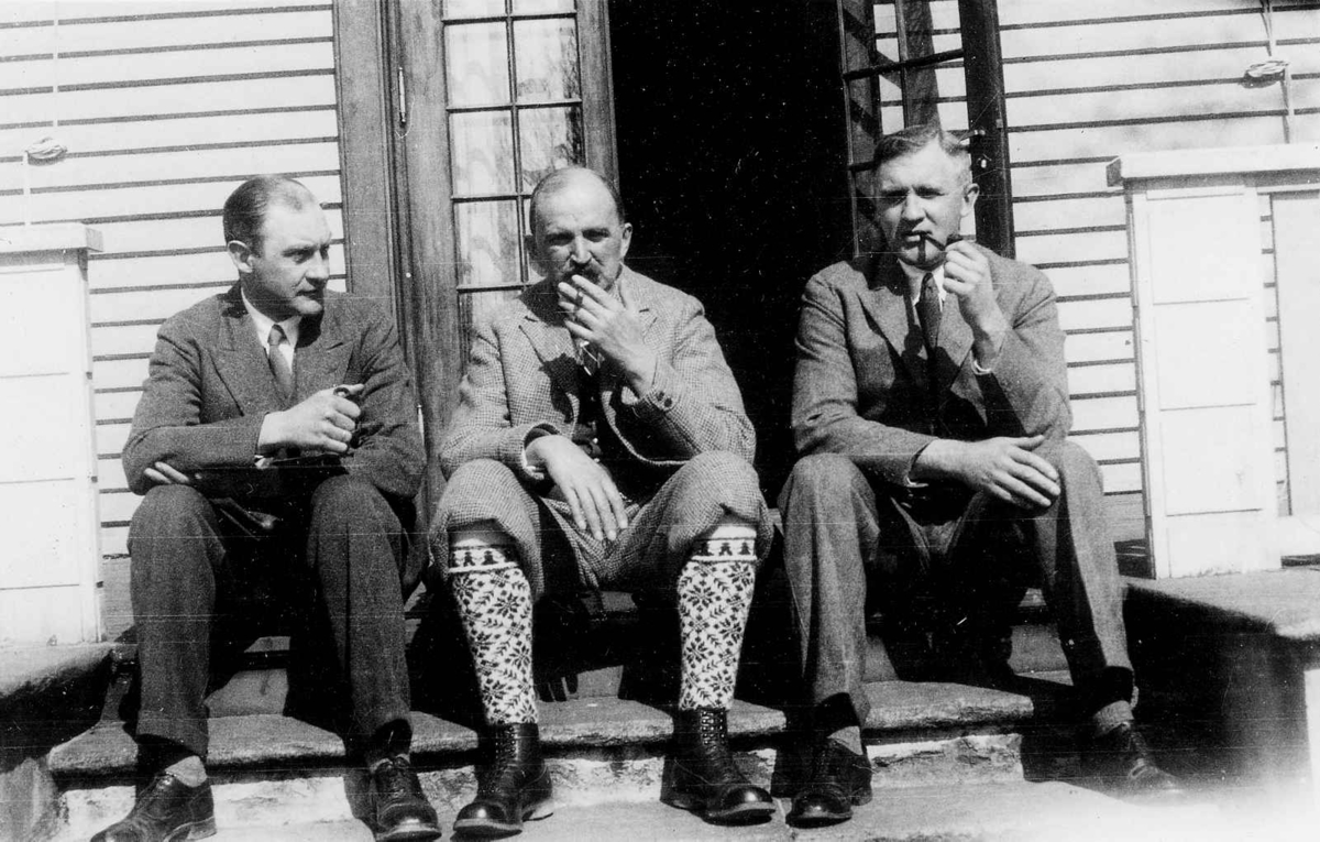 Hans Aall og to menn, Haugesund, 1931.