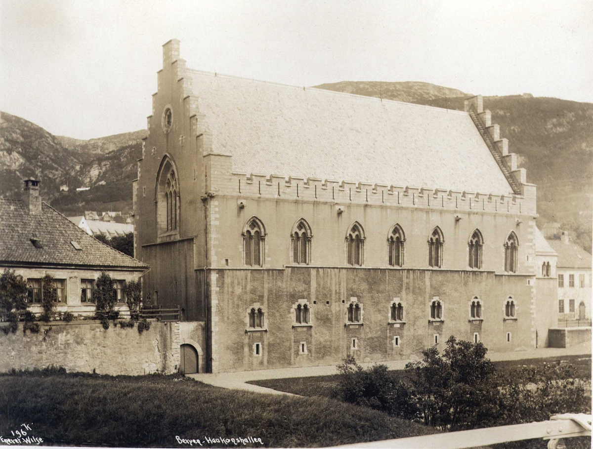 Håkonshallen, Bergen, Hordaland. Fotografert 1912. 