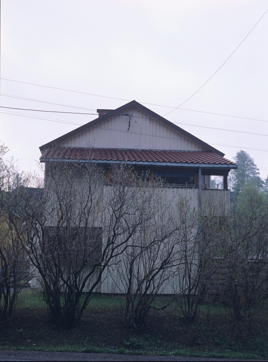 Bolig i Vestbyveien 17, Oslo, et prefabrikert "svenskehus" fra 1948,  ombygget i 1976. Fotografert for Bonytt 1986.