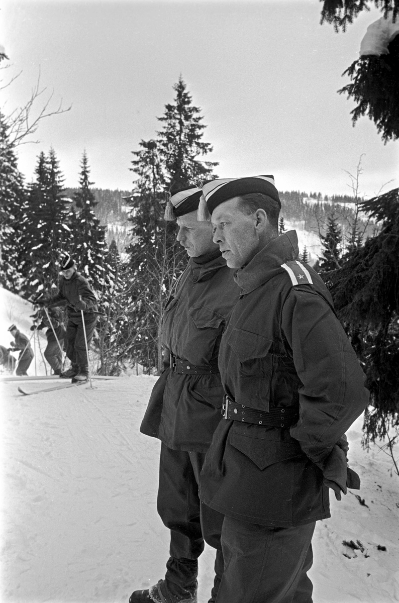 Serie. Gardister i løypene, under VM 66.
Fotografert 1966.