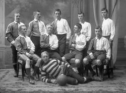 Gruppe, fotballspillere i drakt. Lyn.