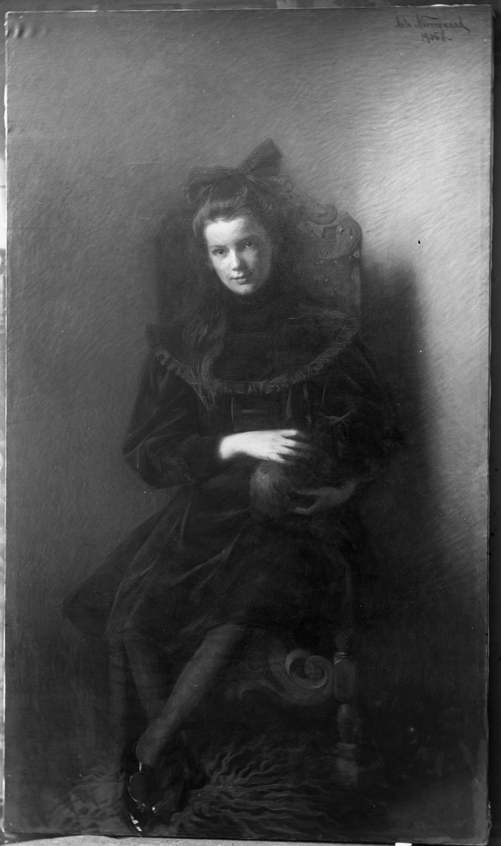 Portrett, kvinne. signert Asta Nørregaard 1905.
