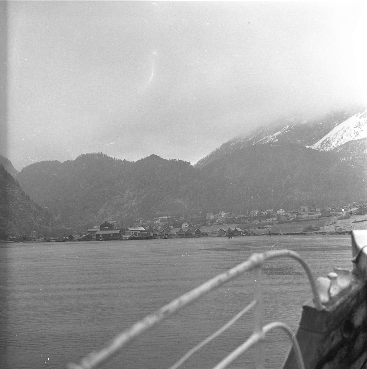 Tafjord, Norddal, Møre og Romsdal. Landskap sett fra båt.