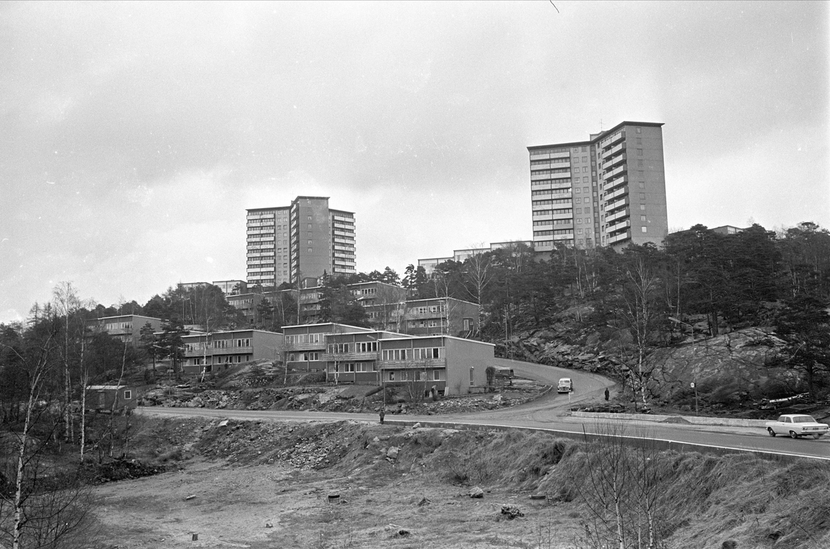 Kristiansand, april 1967. Boligfelt med høyblokker.