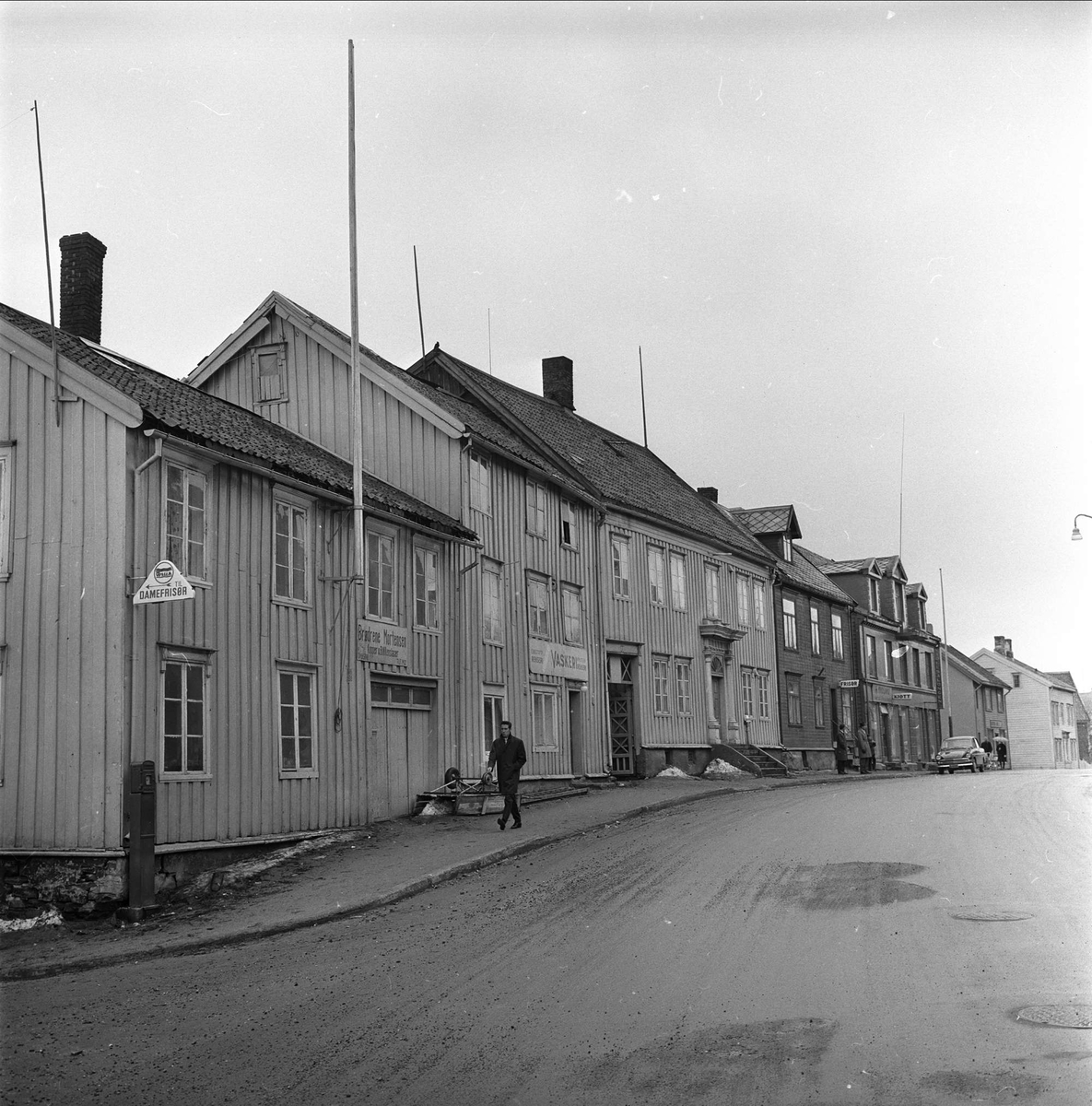Tromsø, Troms, april 1963. Trehusbebyggelse.