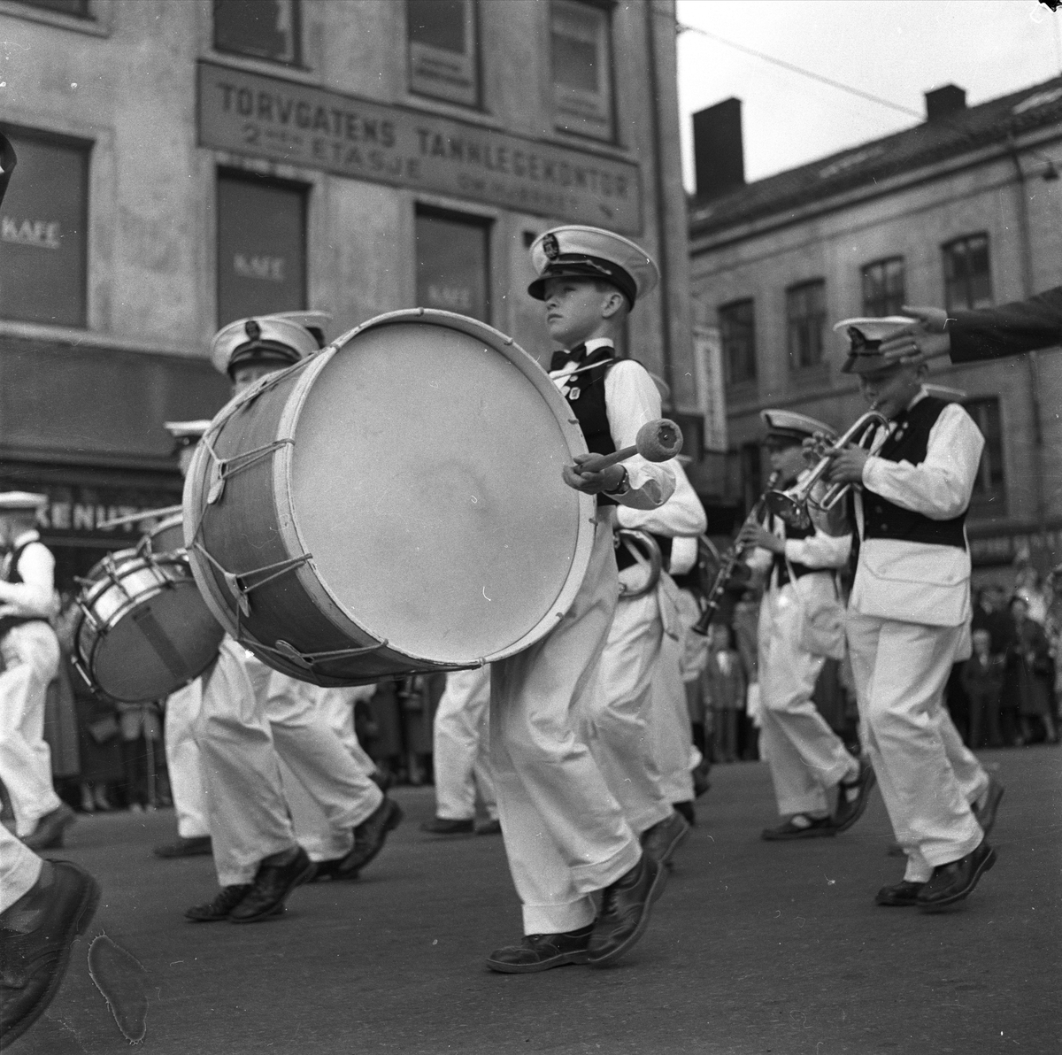 Oslo, 17.05.1957. 17. mai tog, musikkorps.