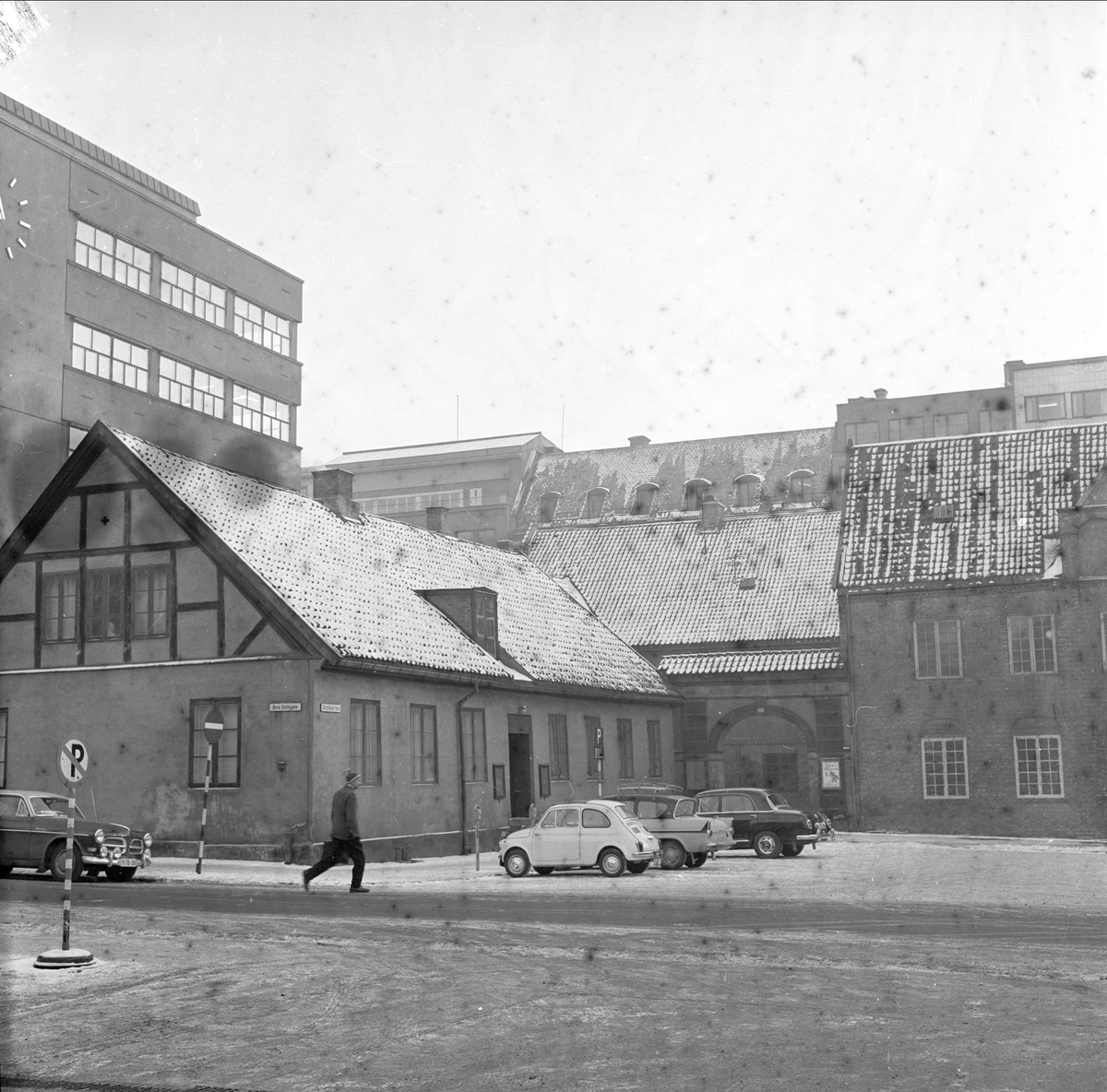 Rådhusgata 19, Oslo, 13.12.1960. Unge Kunstneres Samfund og Det gamle garnisonssykehuset. Bygninger.