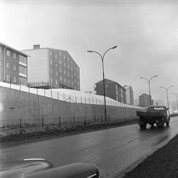 Trondheimsveien ved Slettaløkka på Veitvet i Oslo. Vei med l