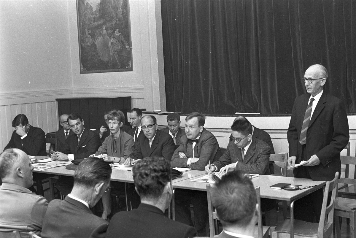 Asker, 1963, deltakere på valgmøte.
