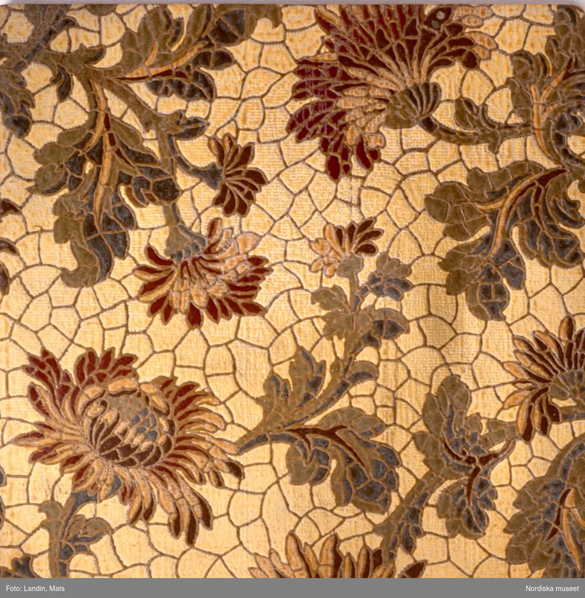 Korkmatta, mönster i mosaikimitation av samma typ som Jeffrey & Co hade på sina tvättbara tapeter. Riktig mosaik av samma typ var på modet.