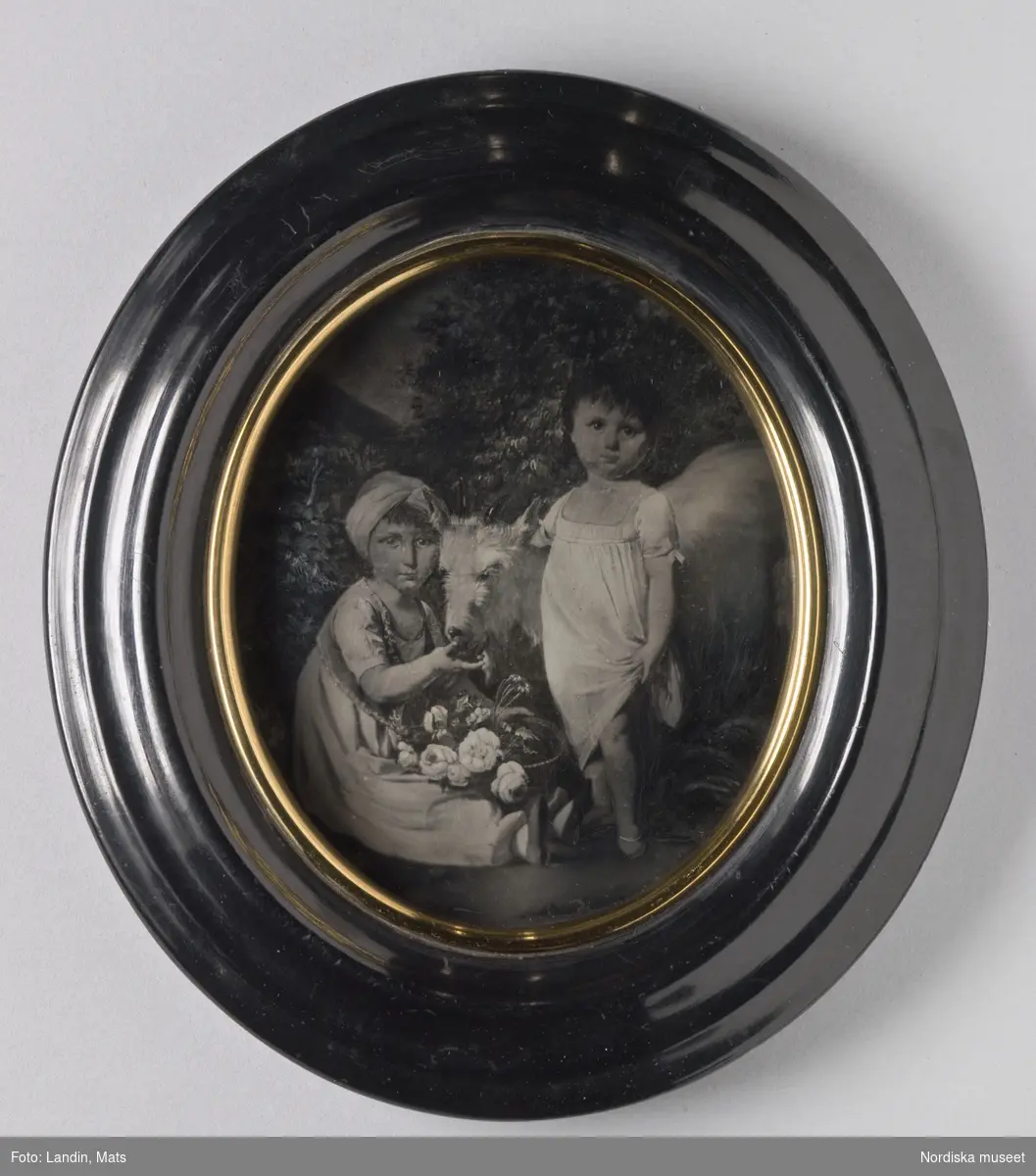 Barnporträtt. Reproduktion av målning. Två småbarn och en get. Ambrotypi. Nordiska museet inv.nr 15594.