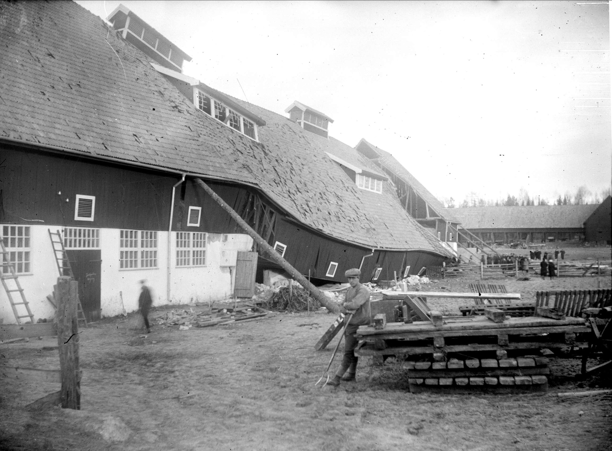 Raserad ekonomibyggnad i Ekolsund, Husby-Sjutolfts socken, Uppland