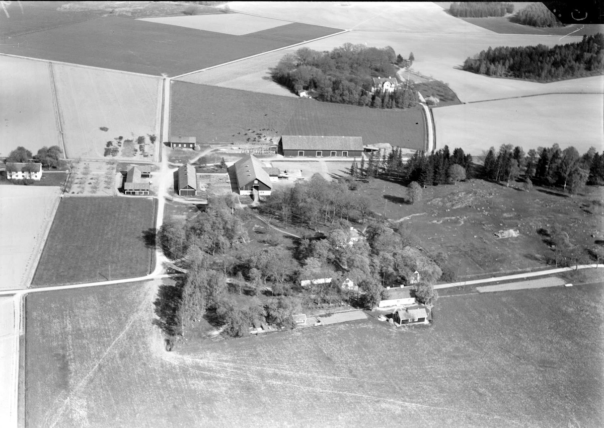 Flygfoto över Eneby, Hacksta socken, Uppland 1936