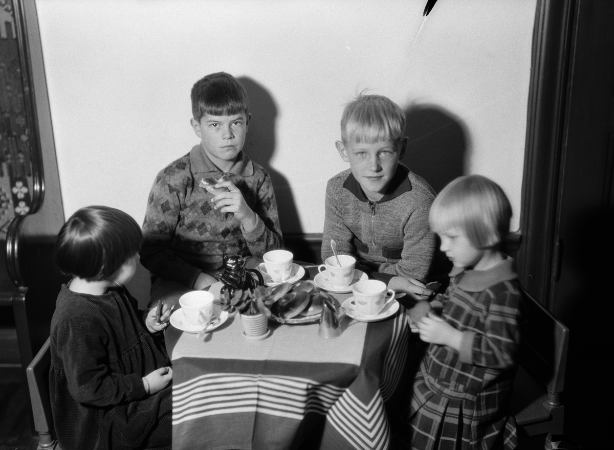 Barn på besök, Fackskolan för huslig ekonomi, Uppsala november 1932