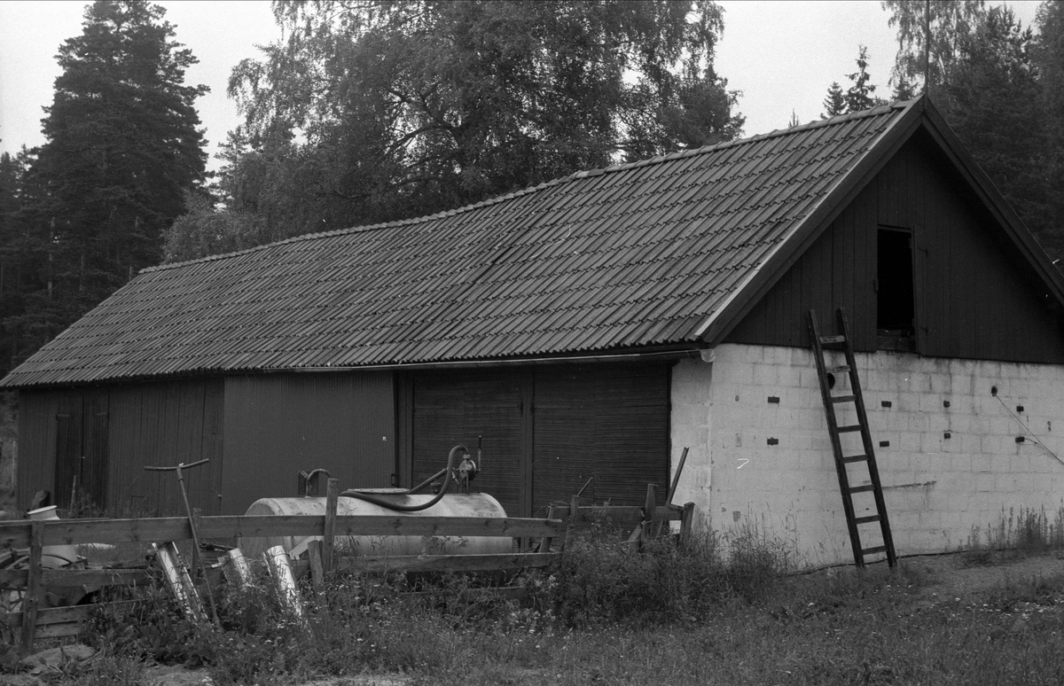 Traktorgarage, "Nydrälinge", Gränby, Björklinge socken, Uppland 1976