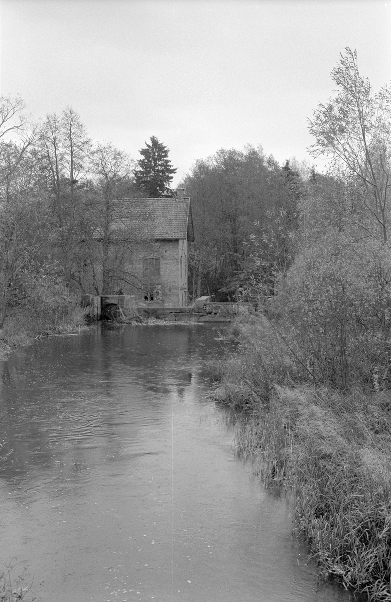 Vy över Nyborg eller Stenviks kvarn, Stenviken 1:3, Stenviken, Jumkil socken, Uppland 1983