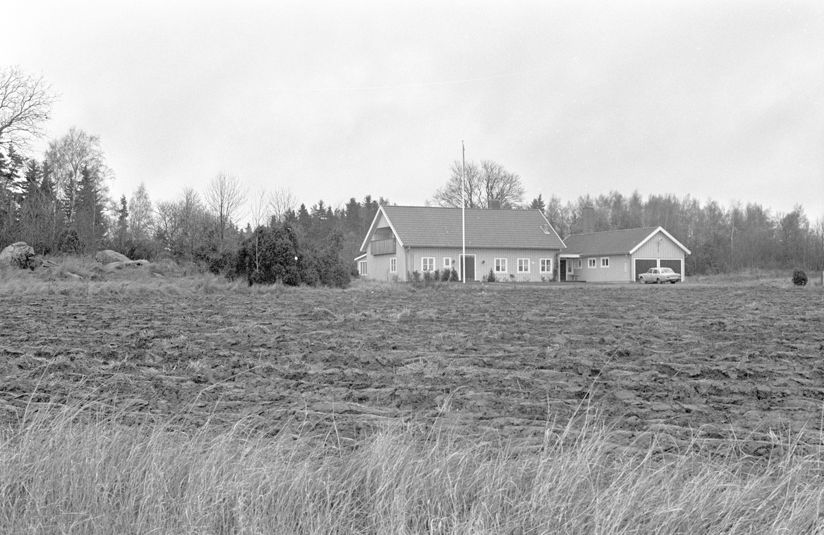 Bostadshus med garage, Kibrunna 2:2, Ramsta socken, Uppland 1984