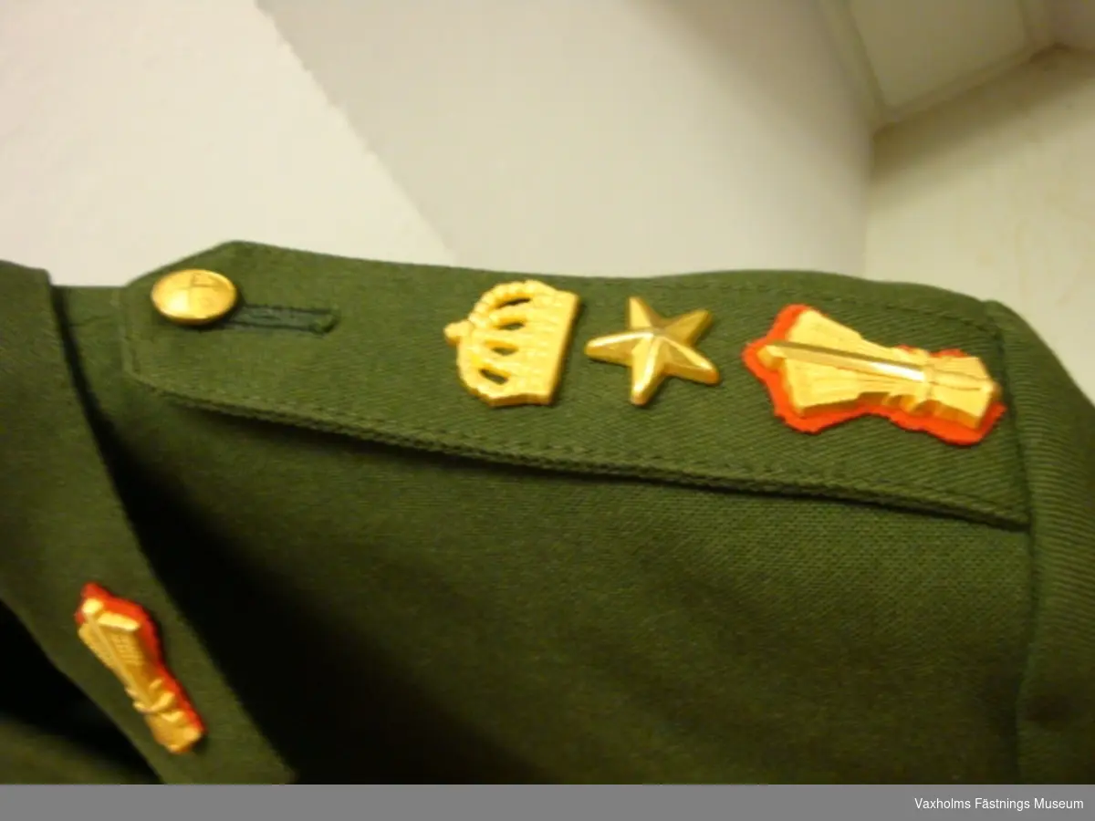 Uniformspersedlar m/68;
- Jacka
- Byxor
- Skjorta
- Livrem