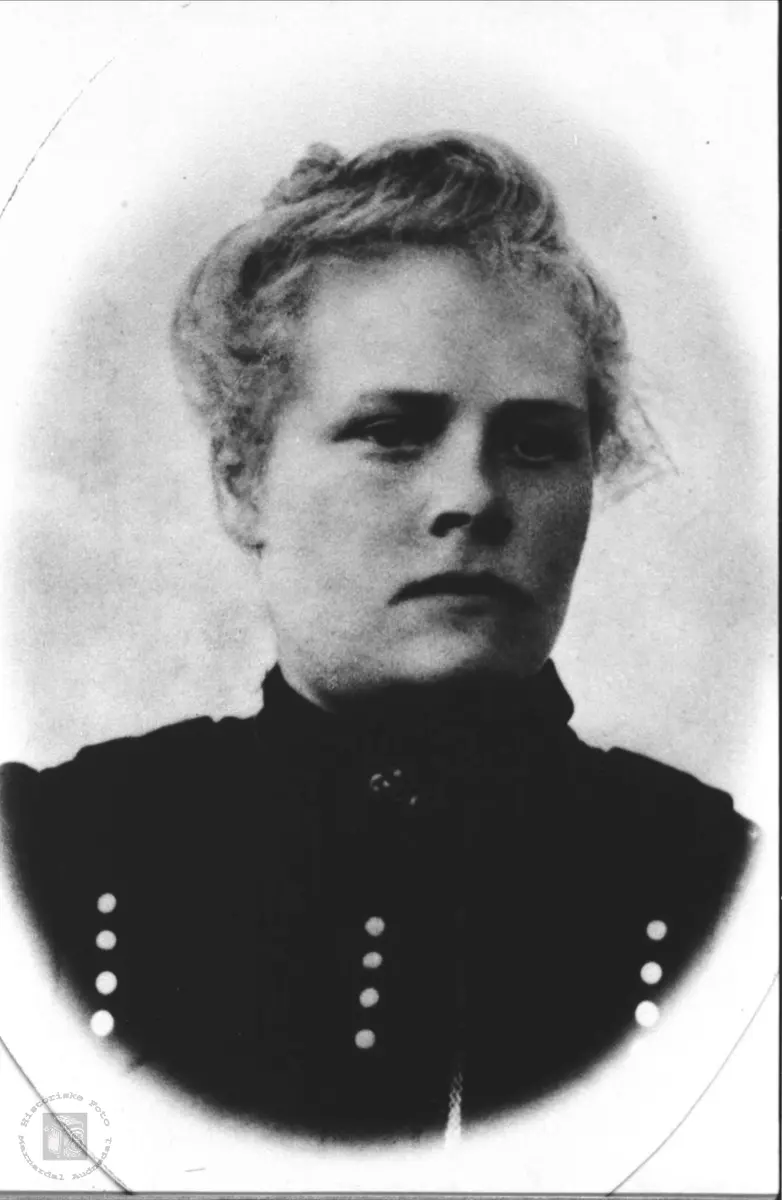 Portrett. Ingeborg J. Kleveland.