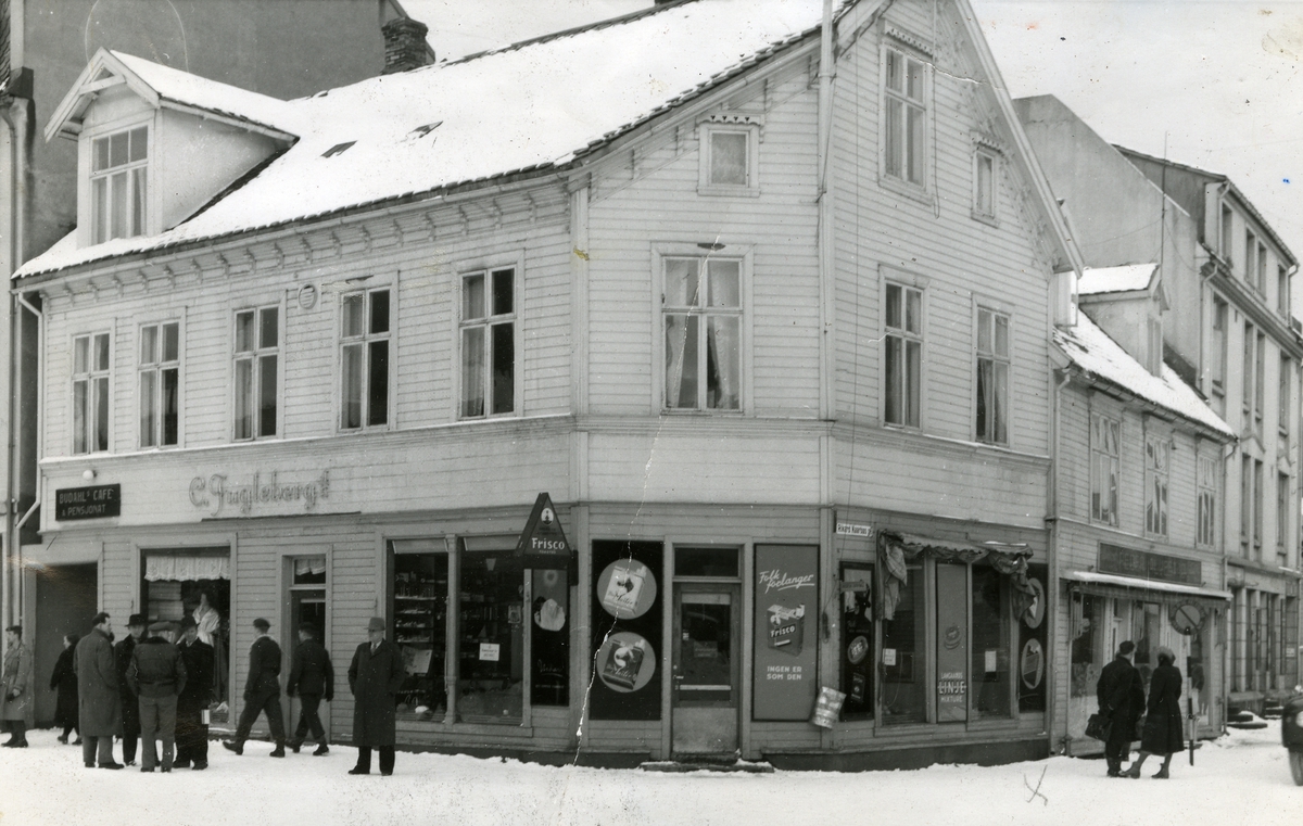 Forretninger på Rikard Kaarbøs plass i Harstad.