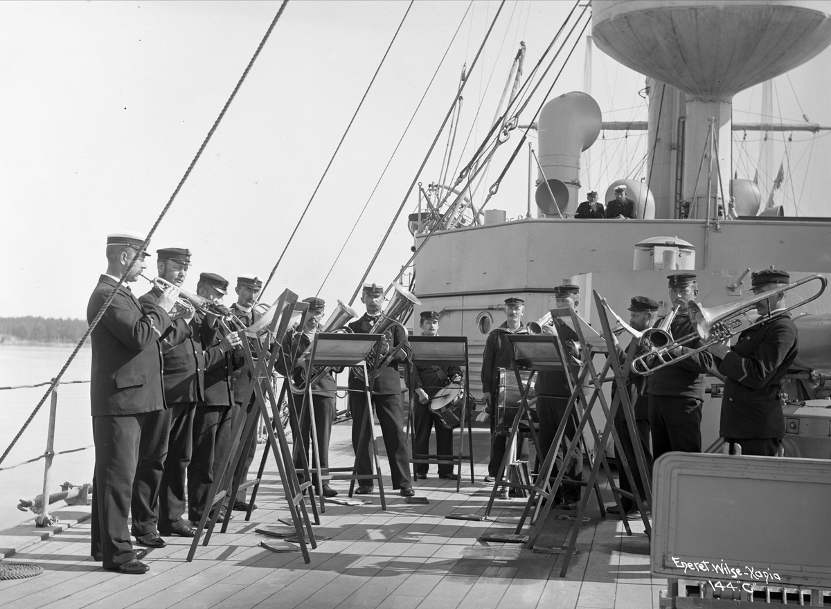 Eidsvold (b. 1899, Armstrong, Newcastle), musikken på panserskipet