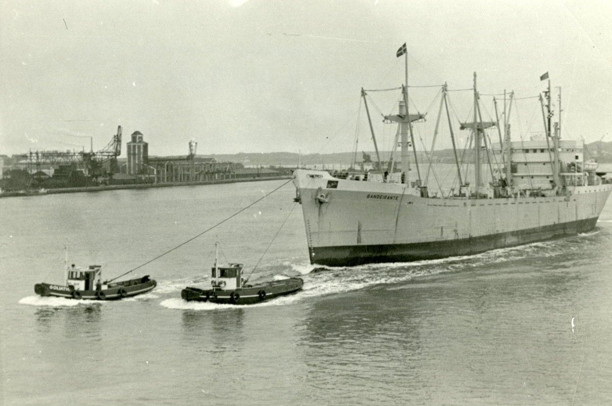 M/S Bandeirante (Ex. Cable Splice)(b.1944, Pennsylvania Shipyards  Inc., Beaumont, Texas), - i tau på Limfjorden.