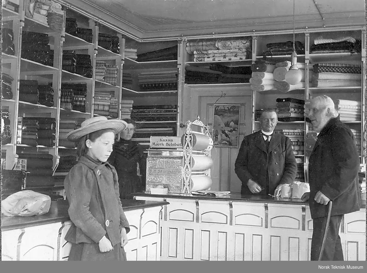 Stoffbutikk, interiør, ca 1910.