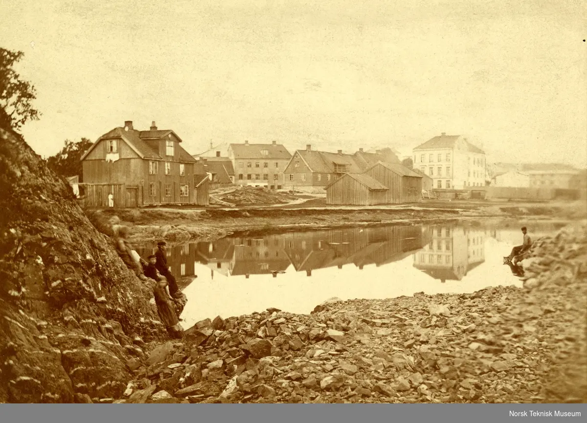"Stubben" med båthavnen. Denne tomten mellom gatene Stubben og Grundingen kjøpte Akers mek. Verksted i 1868. Den øvrige delen av tomten hadde de kjøpt av Andresen i 1855