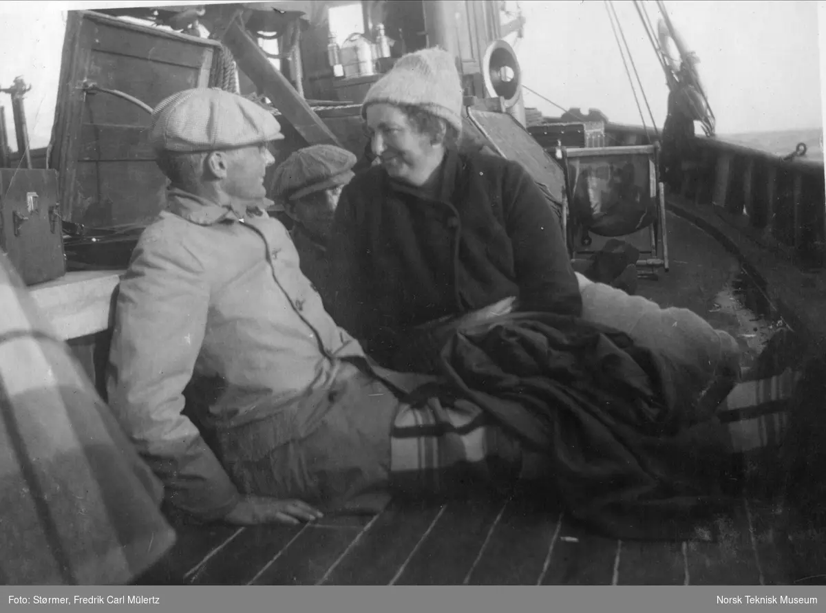 Den geofysiske kommisjon på utflukt om bord i forskningsfartøyet "Armauer Hansen", Tromsøsundet, 1920.