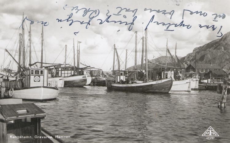 Fiskebåtar i Gravarnes hamn