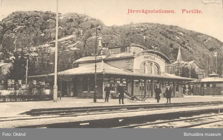Tryckt text på kortet: "Järnvägsstationen. Partille."