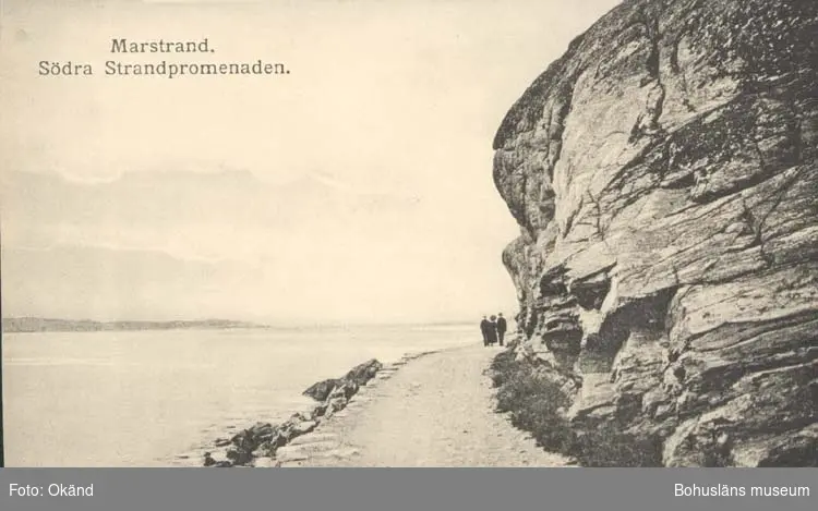 Tryckt text på kortet: "Marstrand. Södra Strandpromenaden."
