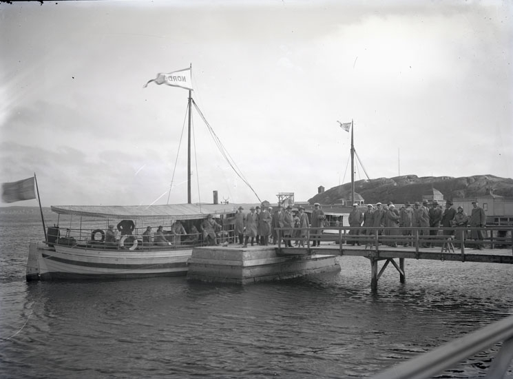 Passagerarbåtarna NORDEN och MUNKEN vid bryggan i Lysekil.