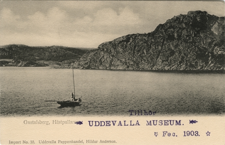Tryckt text på vykortets framsida: "Gustafsberg, Hästpallarna."