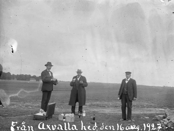 Enligt text på fotot: "Från Axvalla hed., 16 aug. 1927".