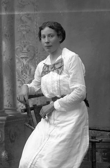 Enligt fotografens journal Lyckorna 1909-1918: "Andersson Fru Hulda Ljungskile".