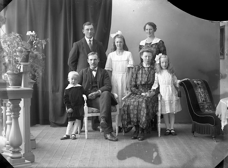 Enligt fotografens journal nr 4 1918-1922: "Larsson, Herr (smed) Här".
Enligt fotografens notering: "Herr Ludvig Larsson, Här".